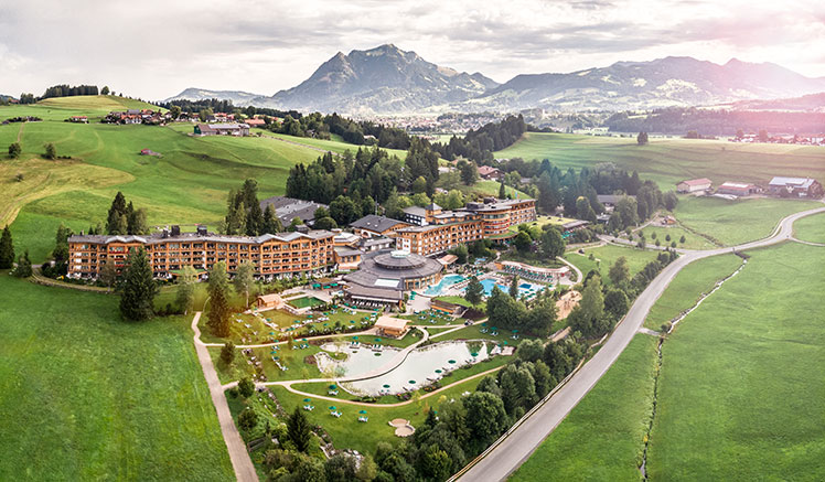 Hotelansicht Sonnenalp im Sommer
