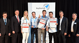 Die Sieger im Finale des Münchener Businessplan Wettbewerbs 2017 mit den Gratulanten: