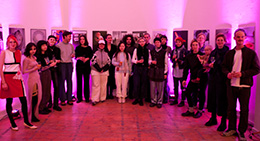 Bei der Präsentation des Kunstkalenders "next generation 2023":