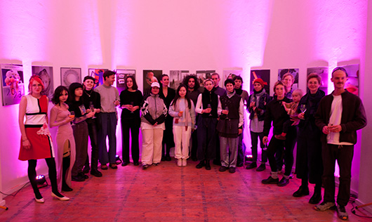 Bei der Präsentation des Kunstkalenders "next generation 2023":<br /><p>Beteiligte Künstlerinenn und Künstler</p>