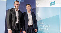 Bei der Unterzeichnung des Vertrags zur Aufstockung der gemeinsamen LfA-EIF-Fazilitäten: